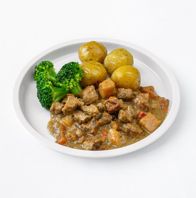 Gryta på nötkött, svamp och lingon. Serverad med broccoli och kokt potatis.